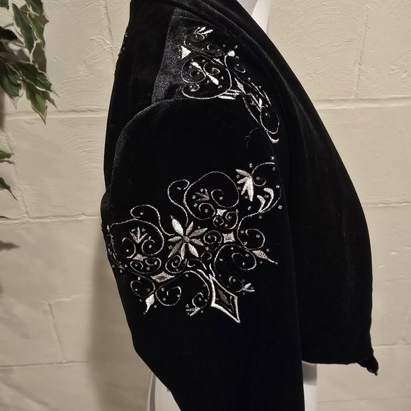 Coldwater Creek Embroidered Black Velvet Bolero Jacket Size 8. 011050426 - Picture 4 of 12